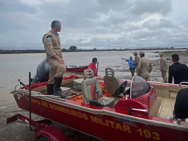 Buscas no Rio Paraguai, MS, após náufrago de barco turístico 
