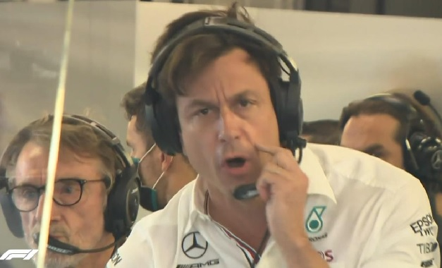 Chefe da Mercedes diz que relembra decisão da F1 de 2021 "todos os dias"