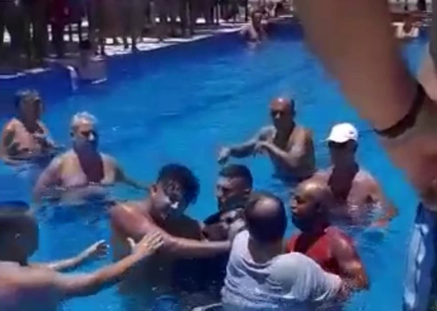 Vídeo: Policial pula em piscina pra deter vereador acusado de injúria racial