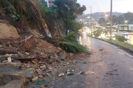 Alerta fala em risco de quedas de muros, deslizamentos e desabamentos. Divulgação/Defesa Civil