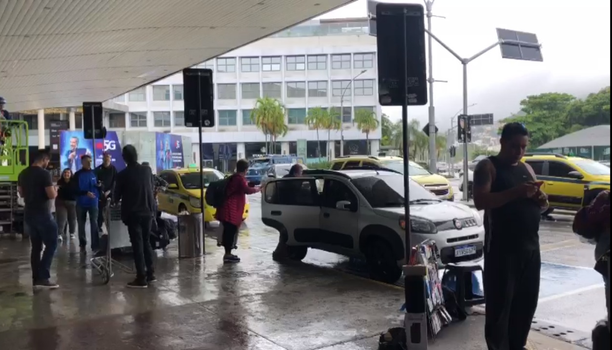 PM reforça policiamento no Santos Dumont após roubo a carro no terminal Priscila Xavier