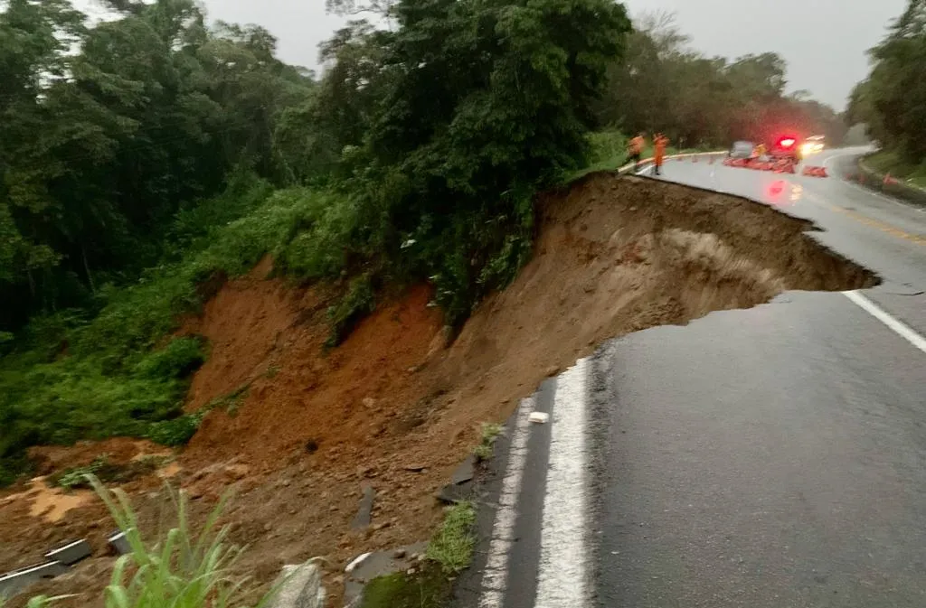 BR-101 segue com pontos de interdição entre Ubatuba e Rio de Janeiro