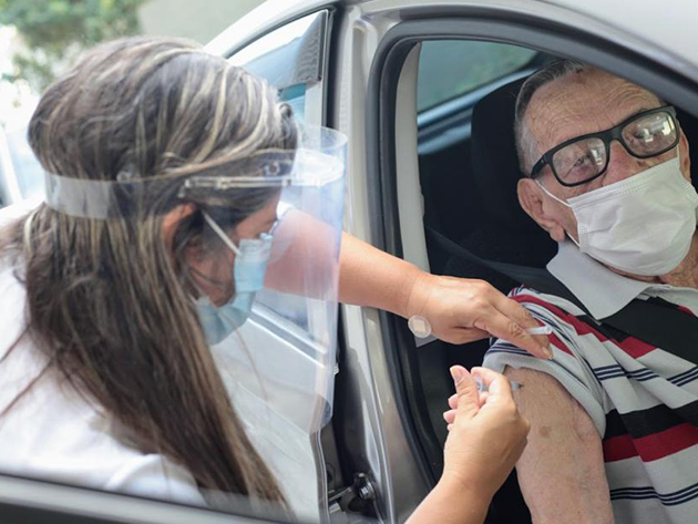 Santos não tem mais doses de vacinas para aplicar em idosos acima de 90 anos Susan Hortas/Prefeitura de Santos