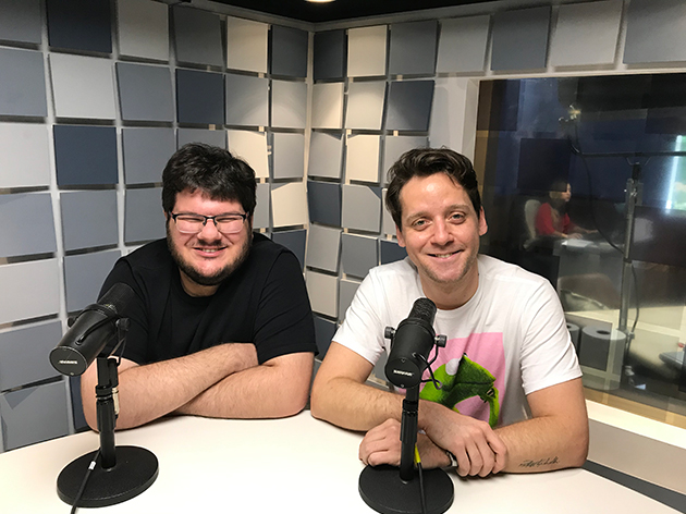 Danilo Gobatto e o humorista Thiago Chagas Divulgação/Rádio Bandeirantes