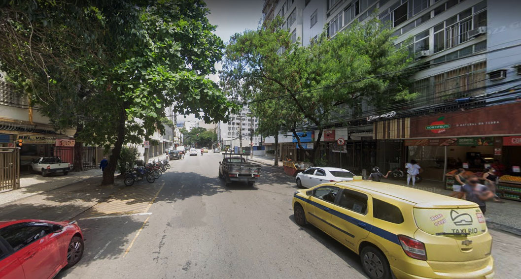 Criminoso foi flagrado realizando assalto na Rua Mariz e Barros, na Tijuca Google Maps