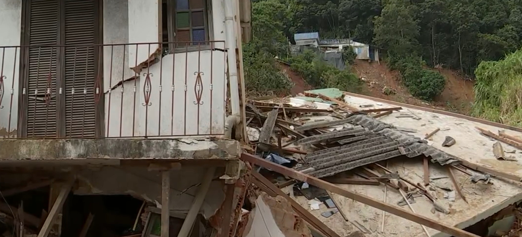 Filha procura mãe de 85 anos que desapareceu após casa desabar em Petrópolis Reprodução