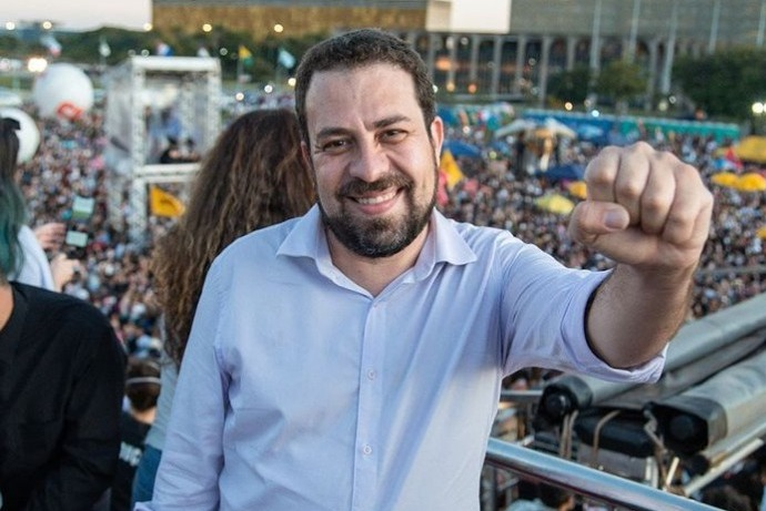 Em 2018, Guilherme Boulos concorreu à prefeitura de São Paulo com o ex-prefeito Bruno Cova Reprodução / Redes Sociais