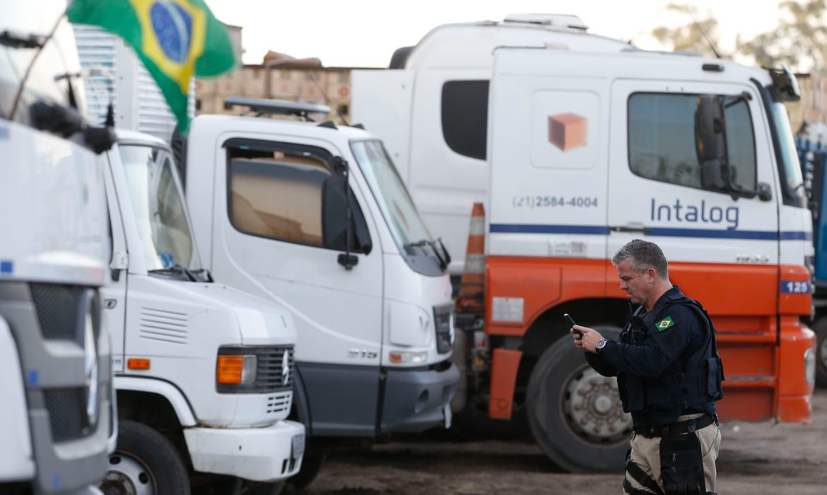 Transporte de oxigênio para hospitais é comprometido por bloqueios em estradas Tomaz Silva/Agência Brasil