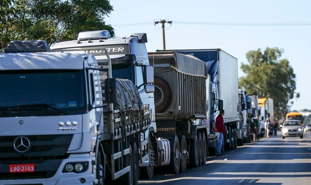 Greve dos caminhoneiros: com baixa adesão, estradas pelo país seguem sem bloqueios
