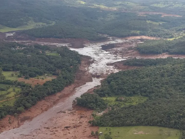 Rompimento de barragem em Brumadinho matou 270 pessoas e segue com dez desaparecidos