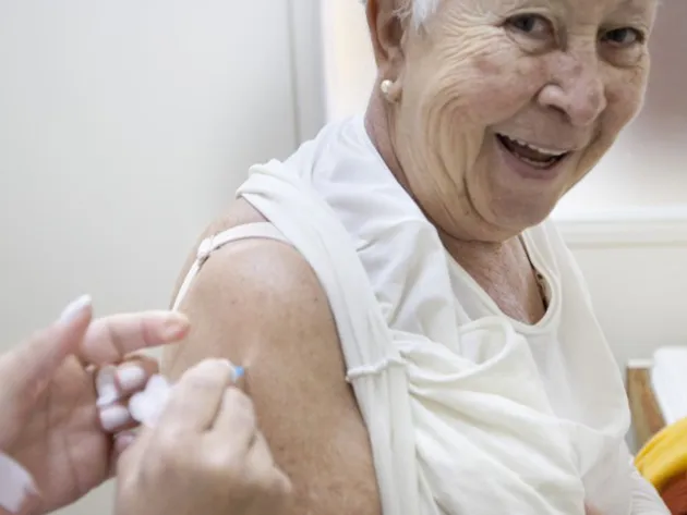 Idosos acima dos 75 anos deverão ser vacinados a partir de março em São Paulo