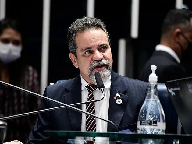 Élcio Franco, ex-secretário-executivo do Ministério da Saúde, mantém os sigilos após decisão do STF. 