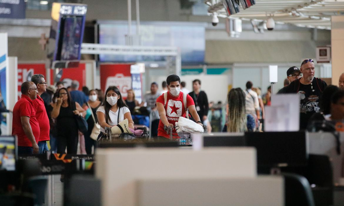 Anvisa começa a cobrar passaporte da vacina em aeroportos e fronteiras