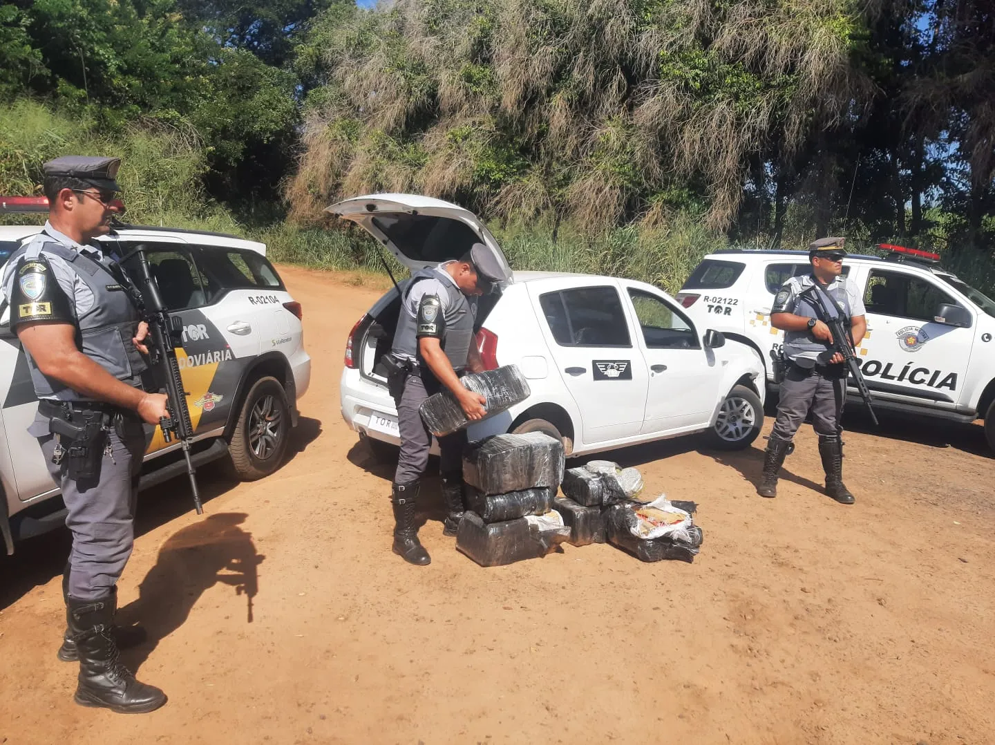 O veículo foi abordado em Guarantã