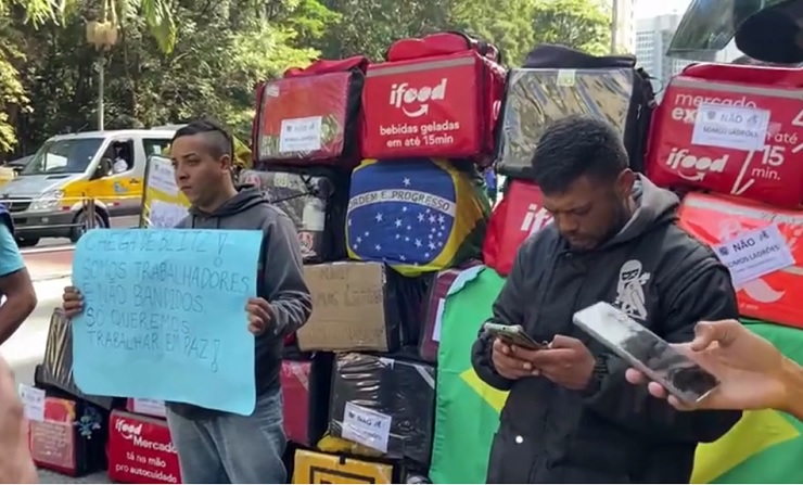 Entregadores protestam contra multas em São Paulo