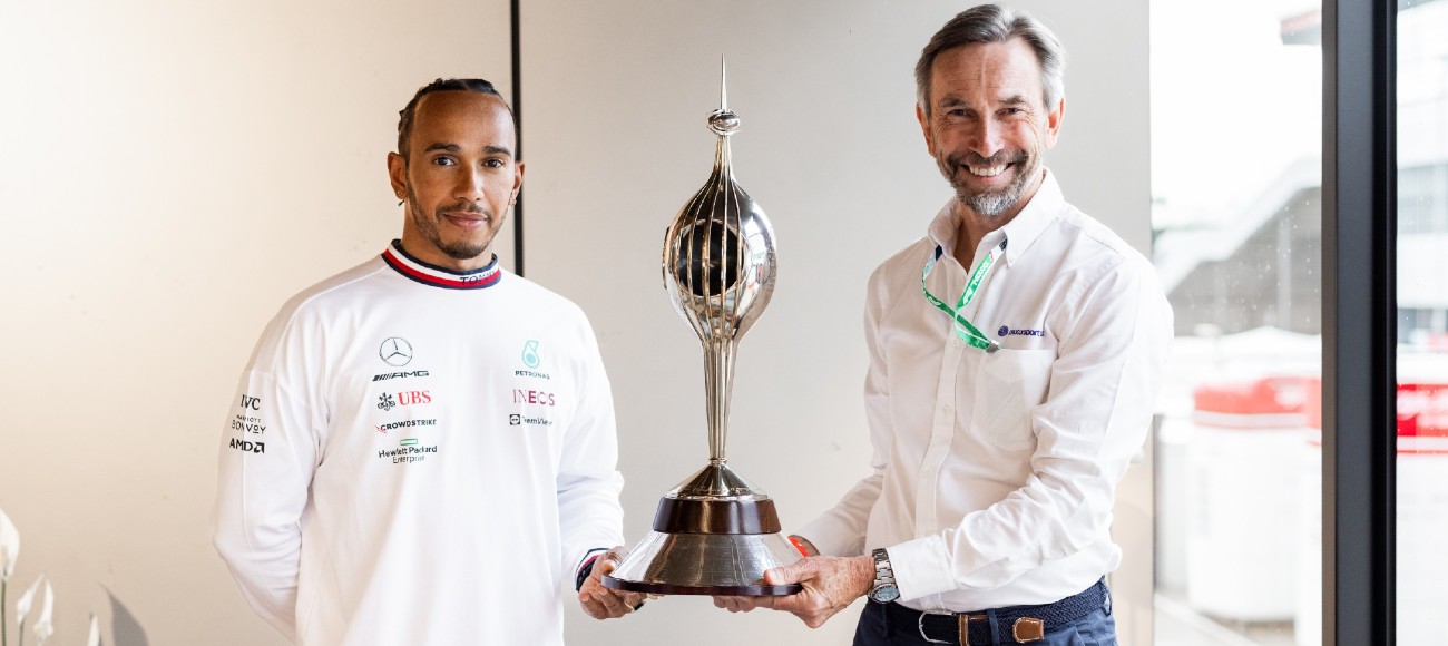 Hamilton amplia recorde e recebe prêmio de melhor britânico da F1 pela 11ª vez