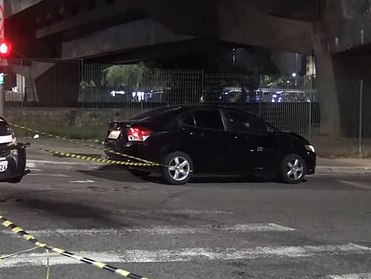 Sequestro termina com acidente, tiroteio e duas vítimas feridas em São Paulo 