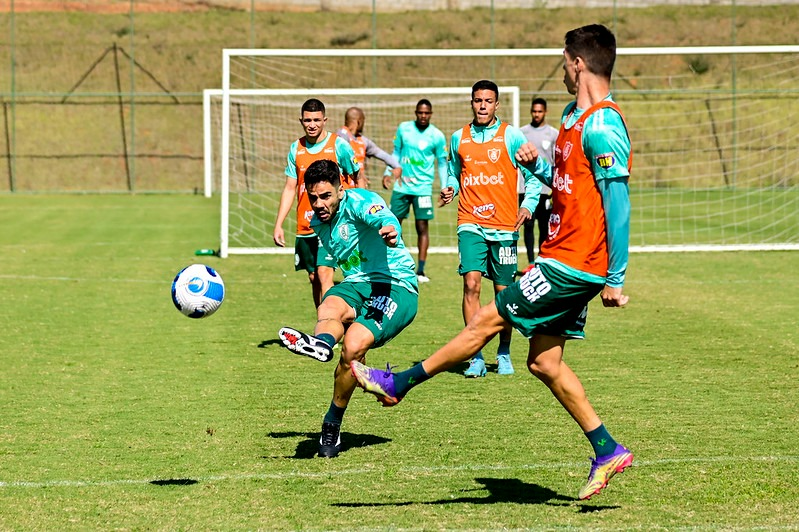 Jogadores do América durante treino Mourão Panda / América