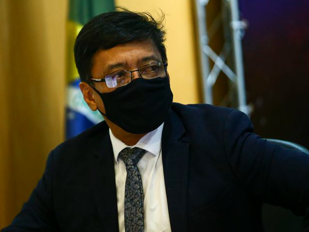 Secretário de Saúde do Distrito Federal, Osnei Okumoto, anunciou a desistência de adiantar a imunização dos profissionais da educação Marcelo Camargo/Agência Brasil