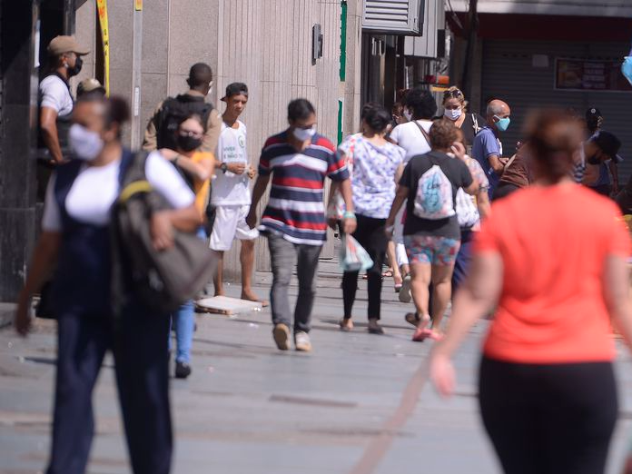 O uso de máscaras deixa de ser obrigatório em Duque de Caxias a partir desta terça (5) e vale tanto para locais abertos quanto fechados Tomaz Silva/Agência Brasil