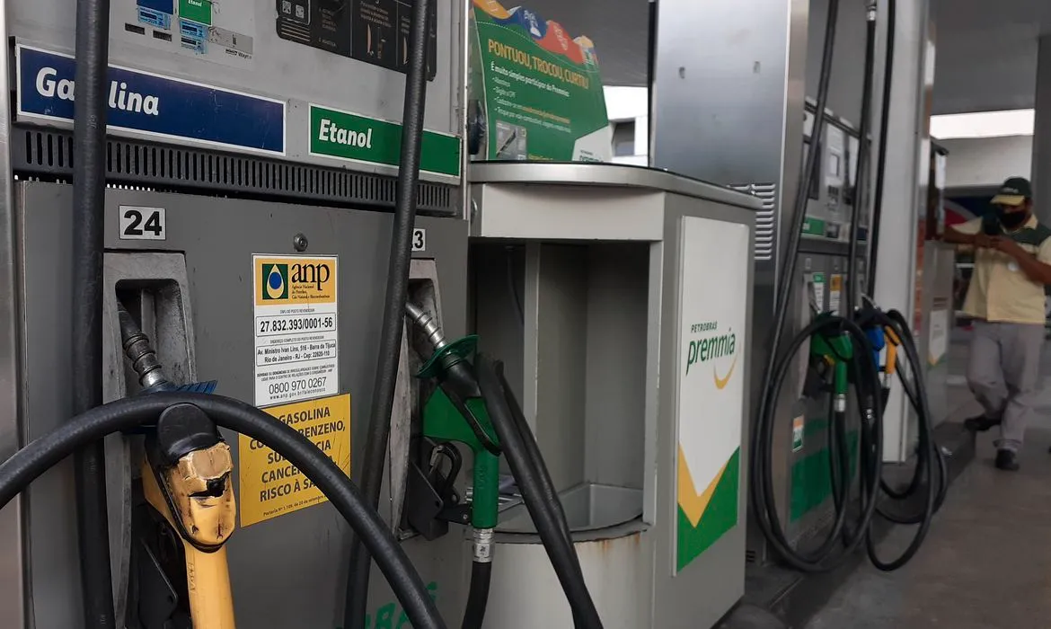 De acordo com o último levantamento da ANP, o preço médio da gasolina vendida era R$ 5,74