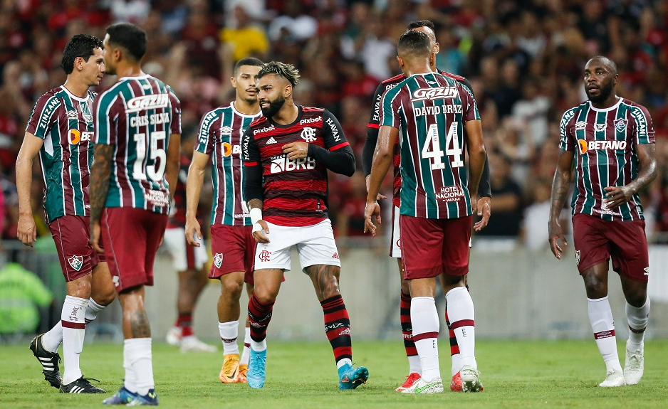 Gabigol cercado por jogadores do Fluminense: Flamengo tem mais títulos carioca Marcelo Cortez/Divulgação/Flamengo