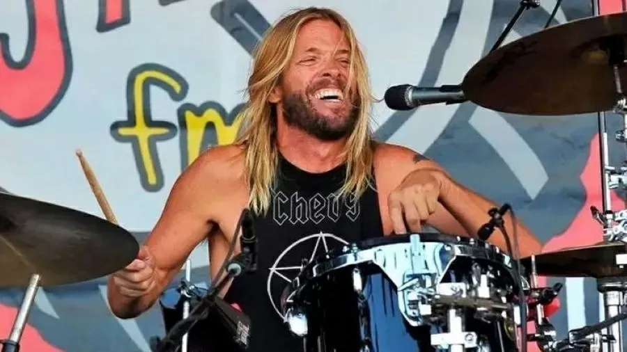 Tayor Hawkins Taylor Hawkins faleceu em 25 de março