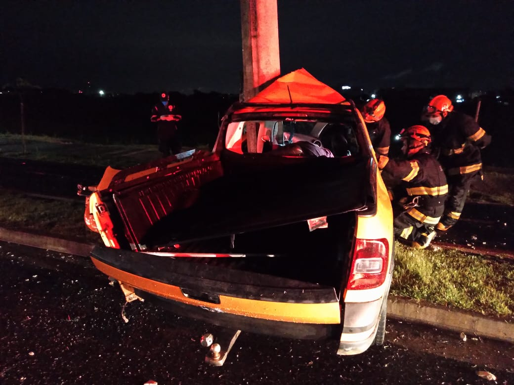 Jovem morre após bater em poste na Vila Cambuí, em São José dos Campos Redes sociais