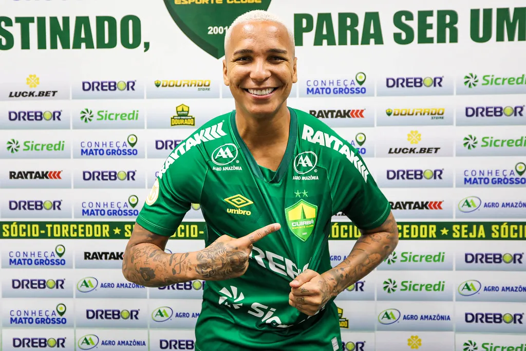 Deyverson assina com o Cuiabá até o final do Brasileirão