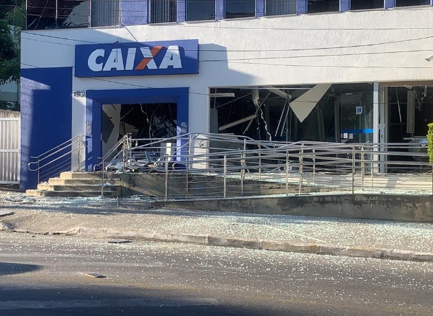 Criminosos explodem agência da Caixa Econômica em Duque de Caxias Ouvinte/BandNews FM