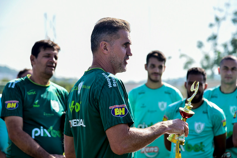 Vagner Mancini conta com cinco reforços para o confronto Redes Sociais / AFC