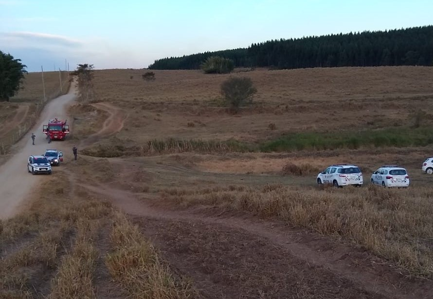 Polícia Militar encontrou corpos enterrados após denúncia de vizinho em Pindamonhangaba Divulgação/Polícia Militar