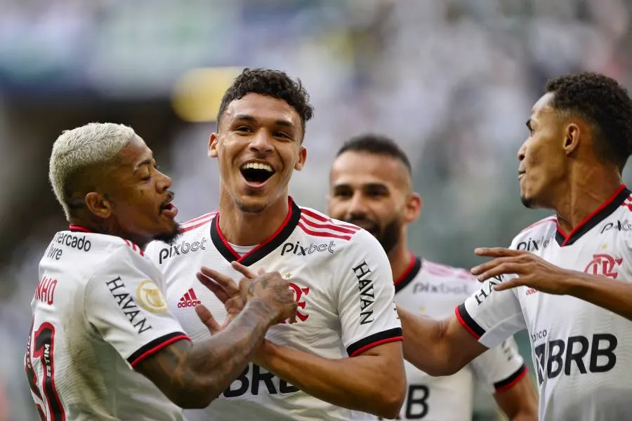 Flamengo - Palmeiras placar ao vivo, H2H e escalações