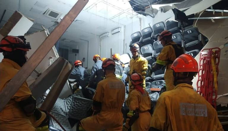 O acidente aconteceu na manhã desta terça-feira na empresa Multiteiner. Foto: Divulgação/Corpo de Bombeiros