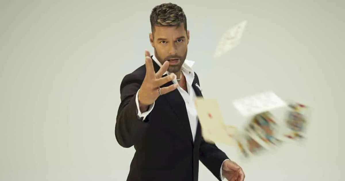 Ricky Martin divulga o EP "Play"