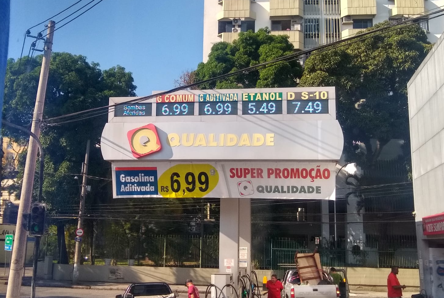 Após anúncio de redução do ICMS, preço da gasolina cai no Rio