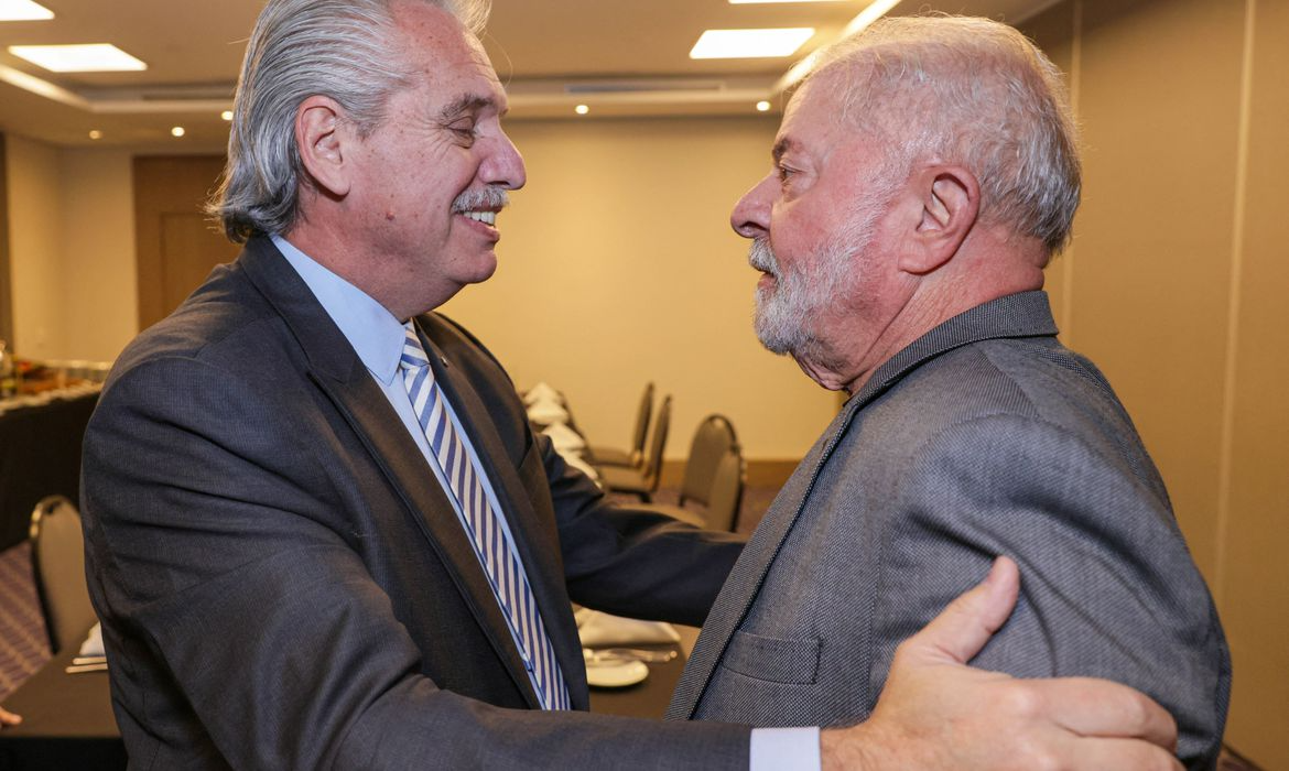 Presidente da Argentina, Alberto Fernandez, com Lula (PT) Foto: Esteban Collazo/Agência Brasil 