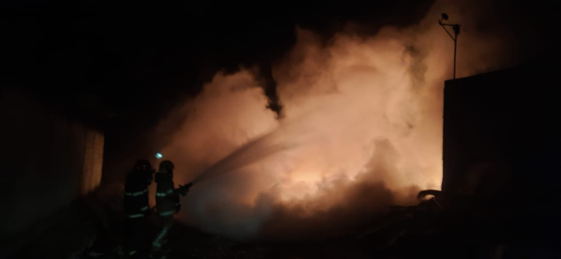 50.000 litros de água foram utilizados para combater as chamas