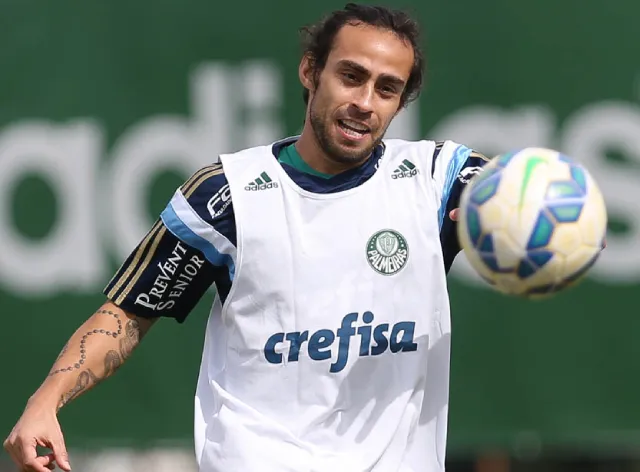 Valdivia, ex-Palmeiras, confirma aposentadoria como jogador de