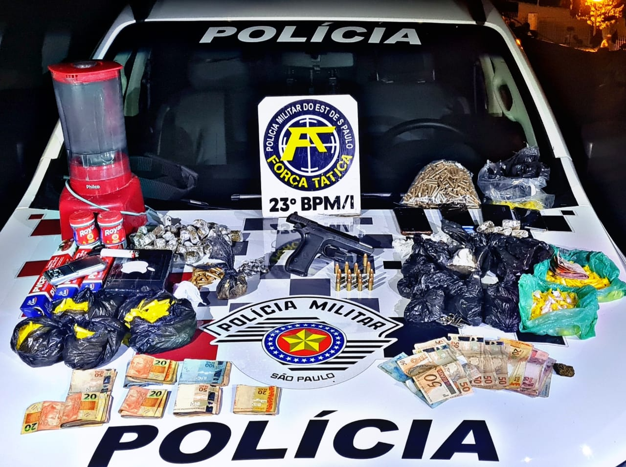 Trio é preso com pistola e mais de 3 quilos de drogas no Itaguaçu, em Aparecida Divulgação/Polícia Militar