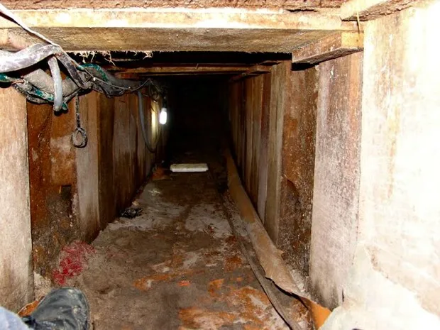 Túnel usado pelos bandidos no assalto