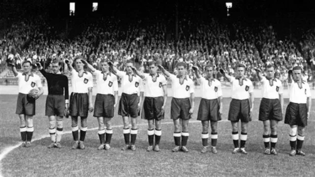 Alemanha faz saudação nazista na Copa de 1938 Divulgação/DFB