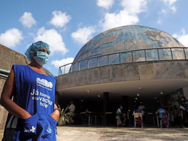 Funcionários do Planetário da Gávea são vacinados fora do calendário de imunização no Rio de Janeiro Reprodução/Prefeitura do Rio de Janeiro