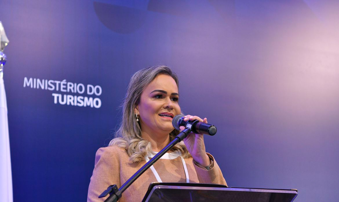 Ministra do Turismo quer reduzir preços das passagens aéreas no Brasil Divulgação/Ministério do Turismo/Agência Brasil