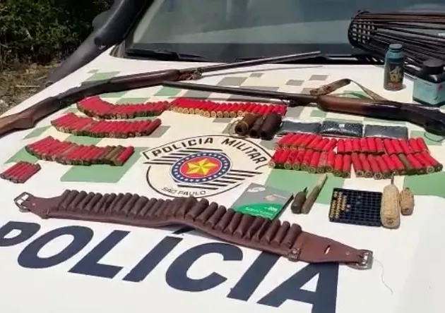 Polícia Ambiental encontra armas e munições escondidas em balaios de milhos, em Cunha
