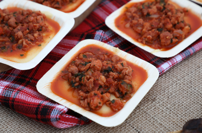 Polenta com ragu de linguiça | Band Receitas