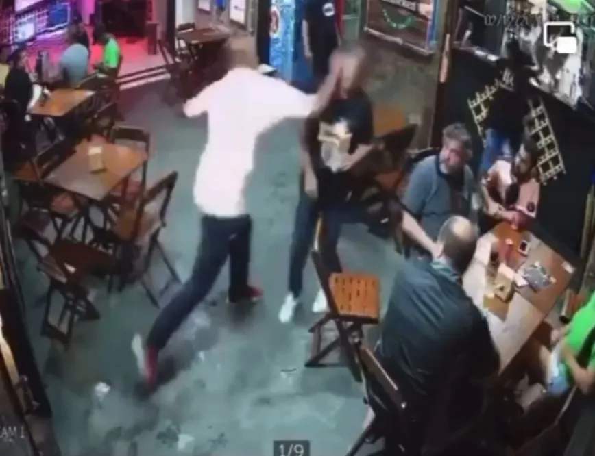 Dono do bar é agredido com um soco no rosto