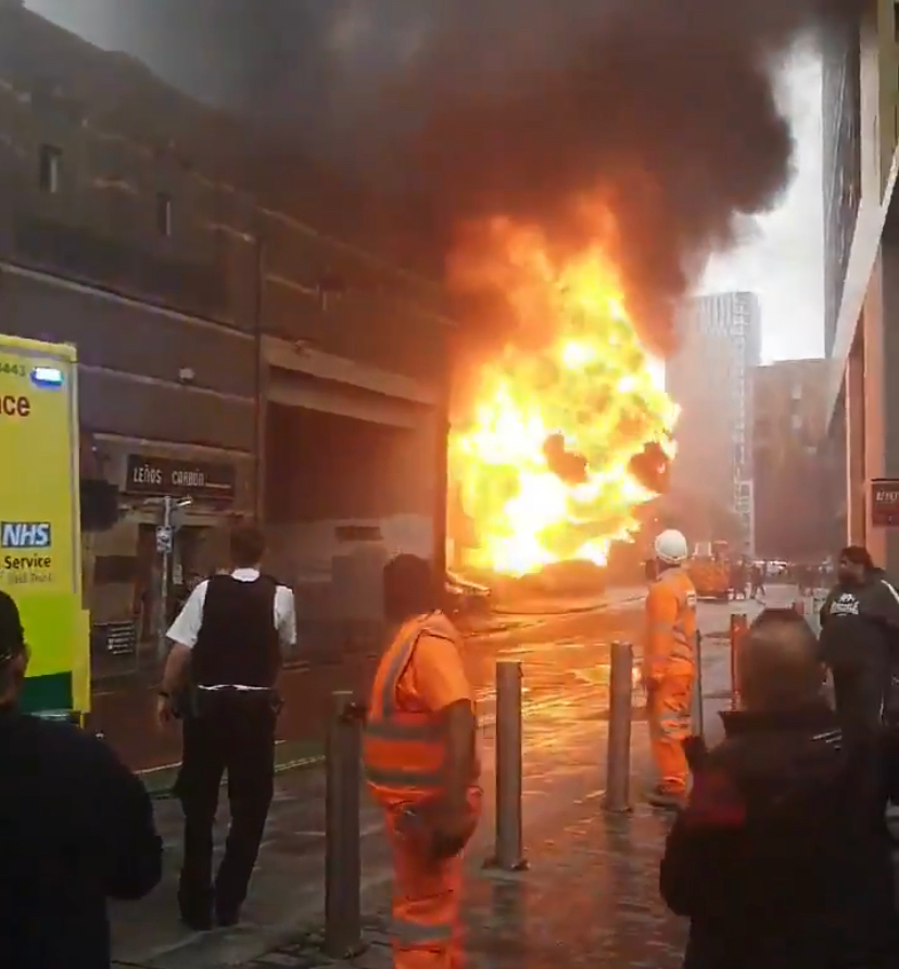 Grande explosão é registrada em estação de metrô e trem em Londres Imagem: Reprodução/Redes sociais