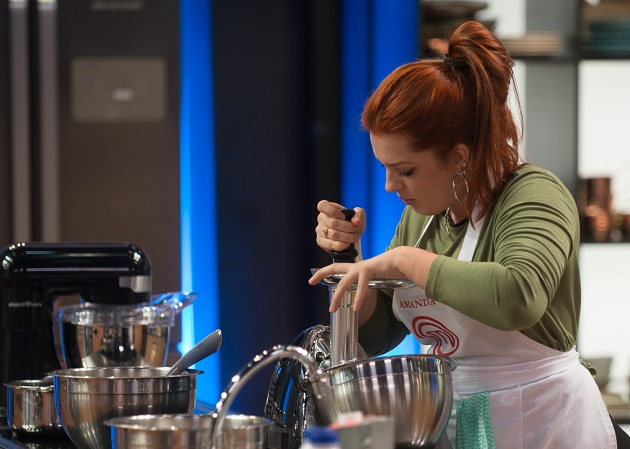 Participante usa moedor de carne para amassar goiabada; assista spoiler do MasterChef Carlos Reinis/Band