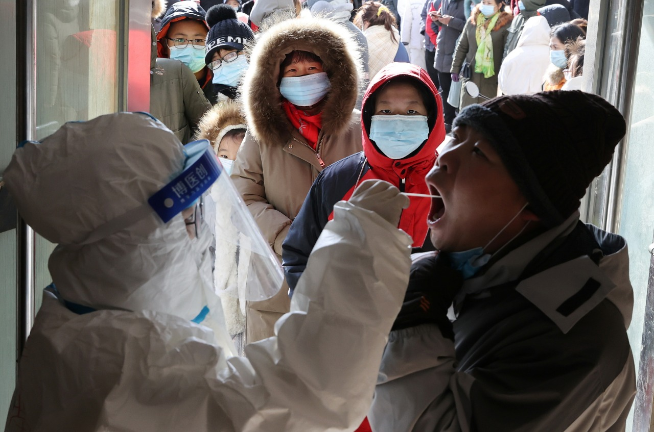 OMS alerta para hospitais lotados e nova onde de Covid-19 na China Foto: Reuters